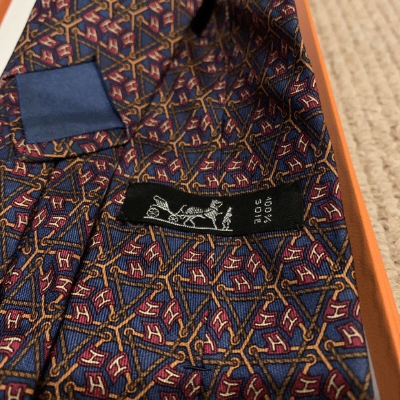 Hermes 100% Silk Made In France Rope Triangle Pattern NIB - Picture 4 of 10